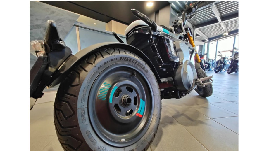 BMW CE 02 2024